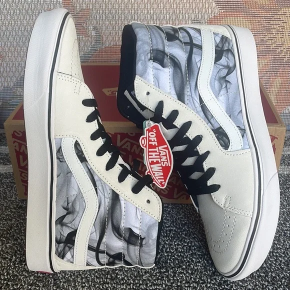 Vans WMNS Comfycush Sk8-Hi
After Dark White/Black
VN0AZTNOYB2
Sneakers - Picture 12 of 16